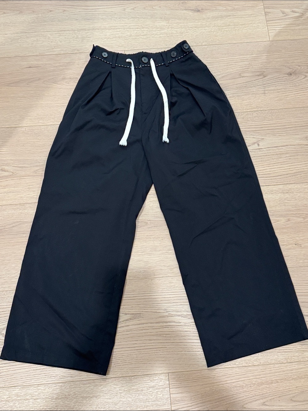 Women’s short Wide-Leg Black Drawstring Trousers